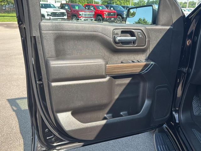 Photo of 2021 Black Chevrolet Silverado 1500
