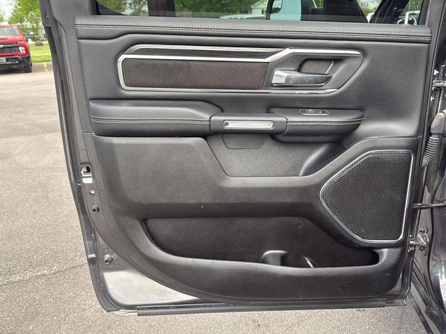 Photo of 2024 Granite Crystal Metallic Clearcoat RAM 1500