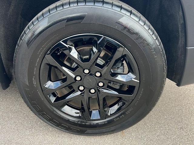 Photo of 2019 Summit White Chevrolet Traverse