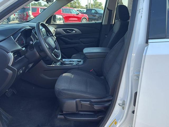 Photo of 2019 Summit White Chevrolet Traverse