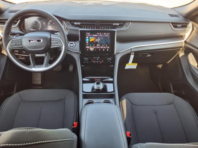Photo of 2025 Bright White Clearcoat Jeep Grand Cherokee