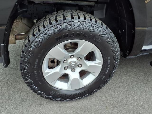 Photo of 2019 Diamond Black Crystal Pearlcoat RAM 1500