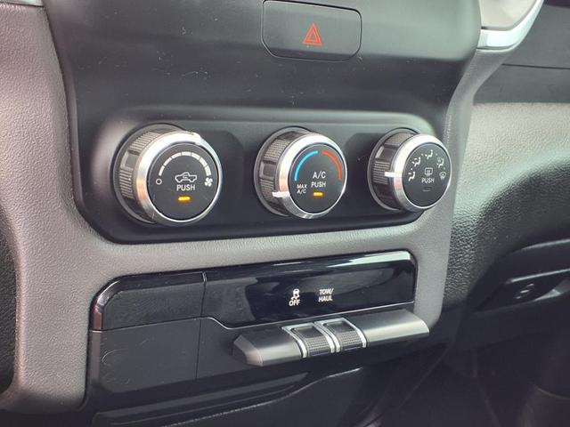 Photo of 2019 Diamond Black Crystal Pearlcoat RAM 1500