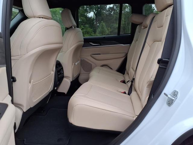 Photo of 2025 Bright White Clearcoat Jeep Grand Cherokee