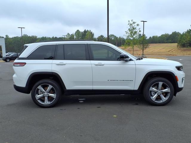 Photo of 2025 Bright White Clearcoat Jeep Grand Cherokee