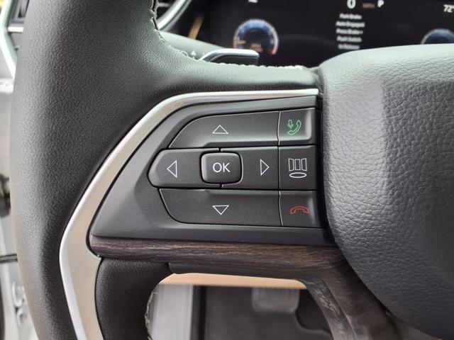 Photo of 2025 Bright White Clearcoat Jeep Grand Cherokee