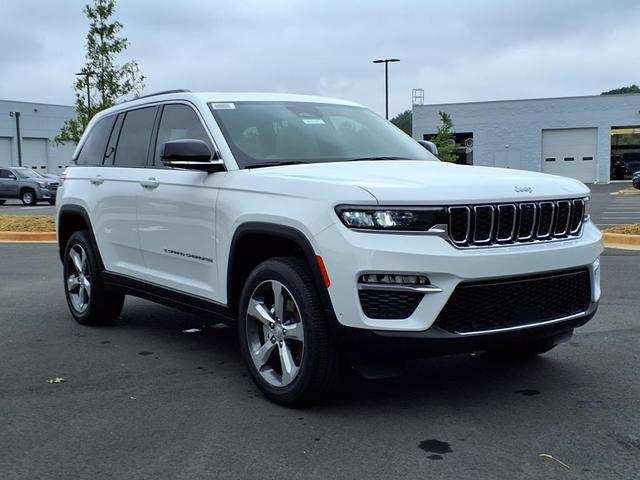 Photo of 2025 Bright White Clearcoat Jeep Grand Cherokee