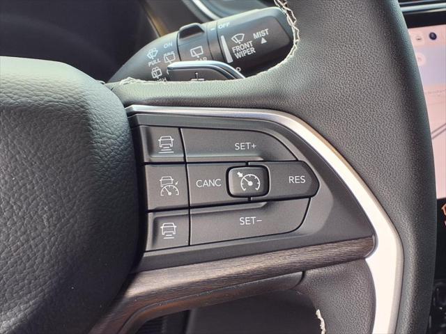 Photo of 2025 Bright White Clearcoat Jeep Grand Cherokee L