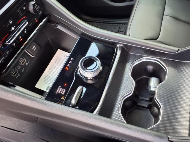 Photo of 2025 Bright White Clearcoat Jeep Grand Cherokee L