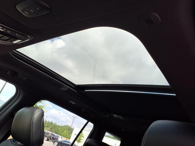 Photo of 2025 Bright White Clearcoat Jeep Grand Cherokee L