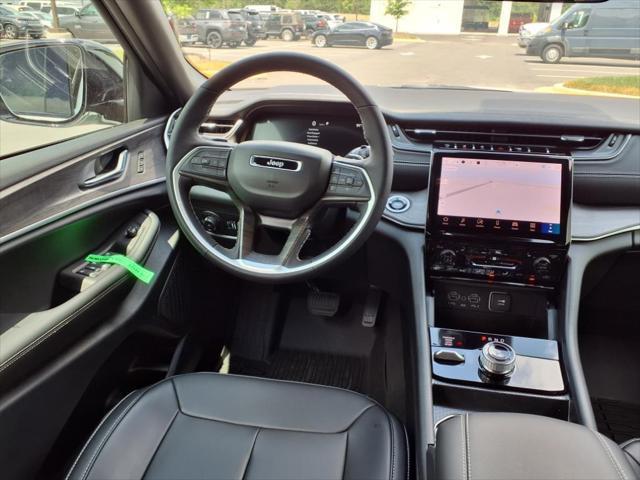 Photo of 2025 Bright White Clearcoat Jeep Grand Cherokee L