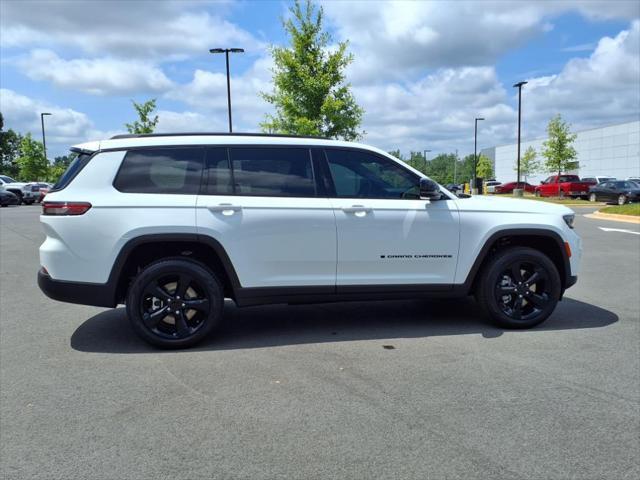 Photo of 2025 Bright White Clearcoat Jeep Grand Cherokee L