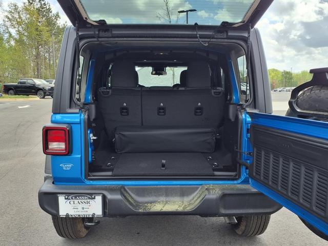 Photo of 2025 Hydro Blue Pearlcoat Jeep Wrangler