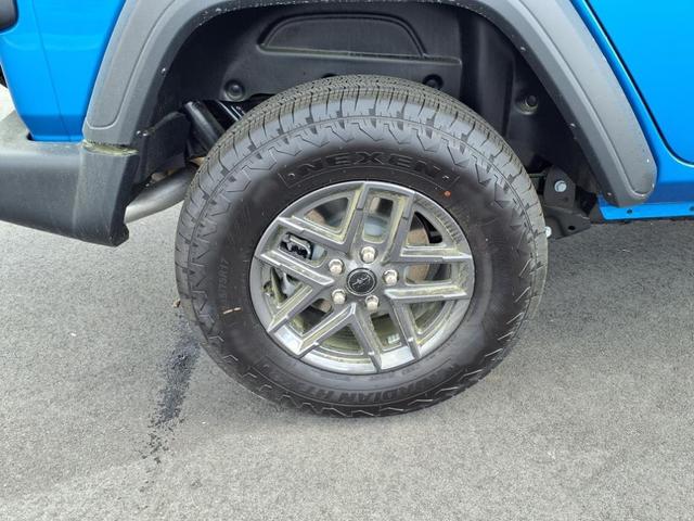 Photo of 2025 Hydro Blue Pearlcoat Jeep Wrangler