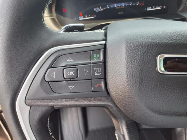 Photo of 2025 Bright White Clearcoat Jeep Grand Cherokee