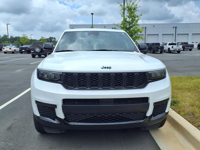 Photo of 2023 Bright White Clearcoat Jeep Grand Cherokee L