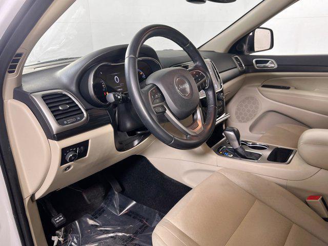 Photo of 2022 Bright White Clearcoat Jeep Grand Cherokee