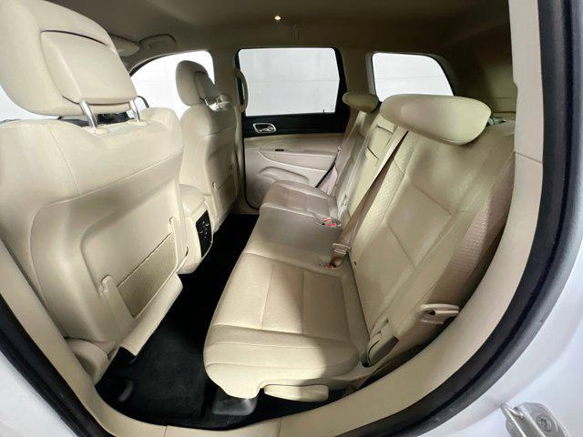 Photo of 2022 Bright White Clearcoat Jeep Grand Cherokee