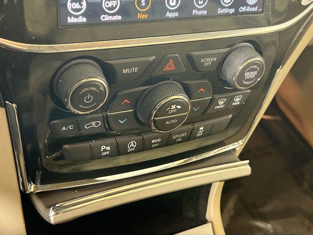 Photo of 2022 Bright White Clearcoat Jeep Grand Cherokee