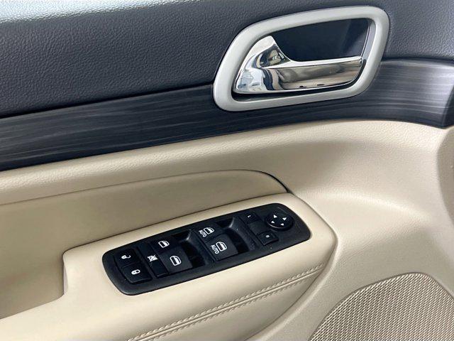 Photo of 2022 Bright White Clearcoat Jeep Grand Cherokee
