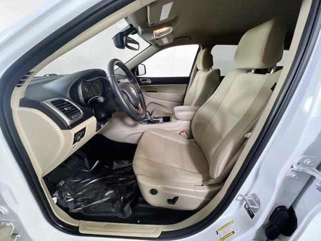 Photo of 2022 Bright White Clearcoat Jeep Grand Cherokee