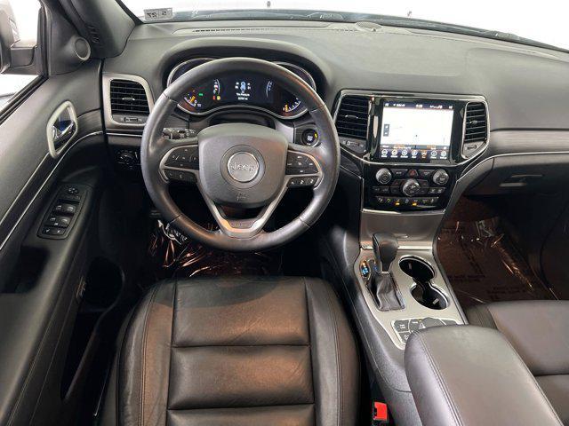 Photo of 2022 Diamond Black Crystal Pearlcoat Jeep Grand Cherokee