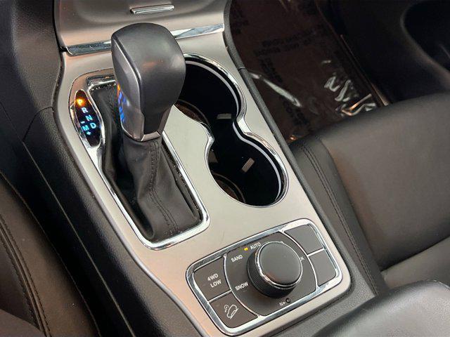 Photo of 2022 Diamond Black Crystal Pearlcoat Jeep Grand Cherokee