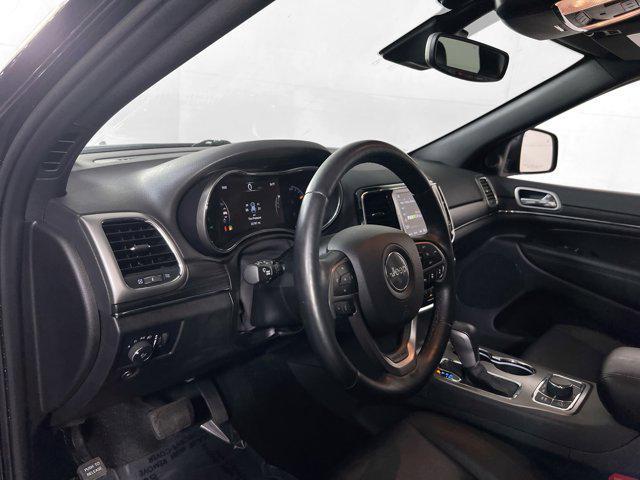 Photo of 2022 Diamond Black Crystal Pearlcoat Jeep Grand Cherokee