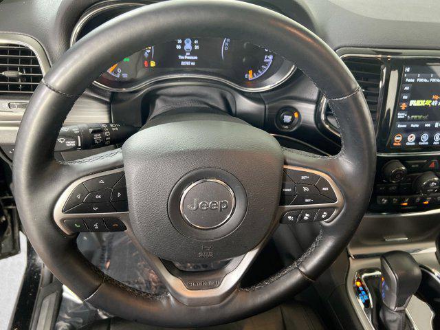 Photo of 2022 Diamond Black Crystal Pearlcoat Jeep Grand Cherokee