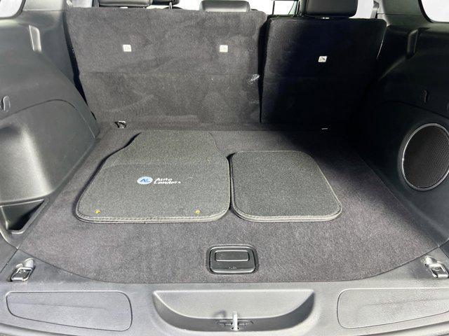 Photo of 2022 Diamond Black Crystal Pearlcoat Jeep Grand Cherokee