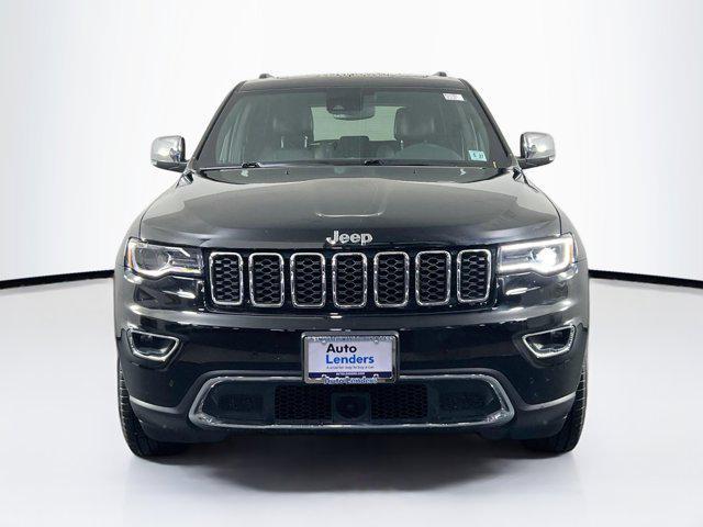 Photo of 2022 Diamond Black Crystal Pearlcoat Jeep Grand Cherokee