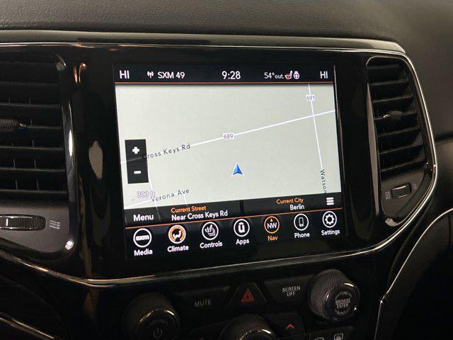 Photo of 2022 Diamond Black Crystal Pearlcoat Jeep Grand Cherokee