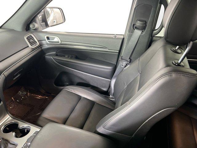 Photo of 2022 Diamond Black Crystal Pearlcoat Jeep Grand Cherokee