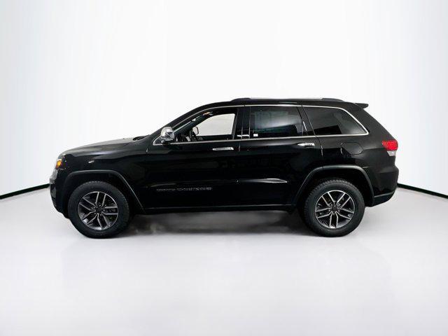 Photo of 2022 Diamond Black Crystal Pearlcoat Jeep Grand Cherokee