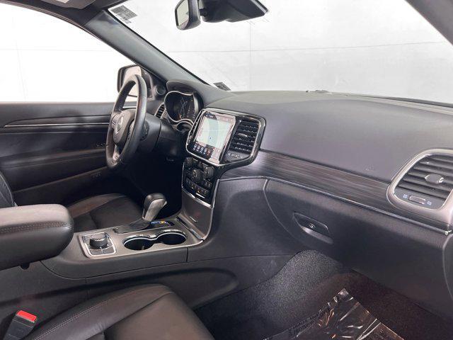 Photo of 2022 Diamond Black Crystal Pearlcoat Jeep Grand Cherokee