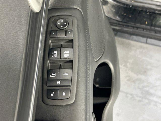 Photo of 2022 Diamond Black Crystal Pearlcoat Jeep Grand Cherokee