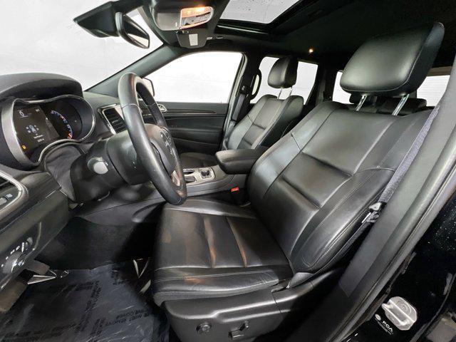 Photo of 2022 Diamond Black Crystal Pearlcoat Jeep Grand Cherokee