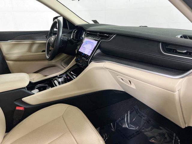 Photo of 2022 Bright White Clearcoat Jeep Grand Cherokee
