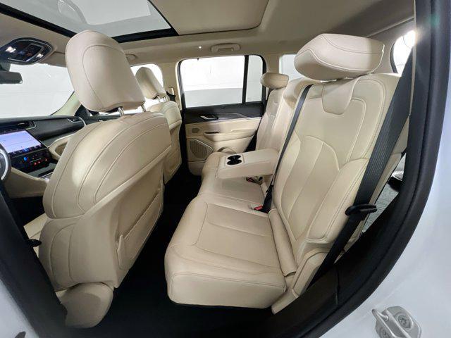 Photo of 2022 Bright White Clearcoat Jeep Grand Cherokee