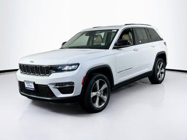 Photo of 2022 Bright White Clearcoat Jeep Grand Cherokee