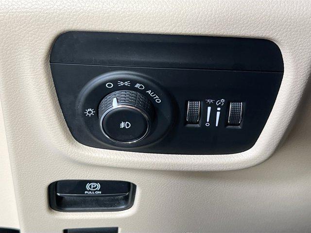 Photo of 2022 Bright White Clearcoat Jeep Grand Cherokee
