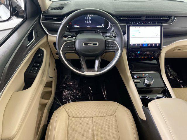Photo of 2022 Bright White Clearcoat Jeep Grand Cherokee