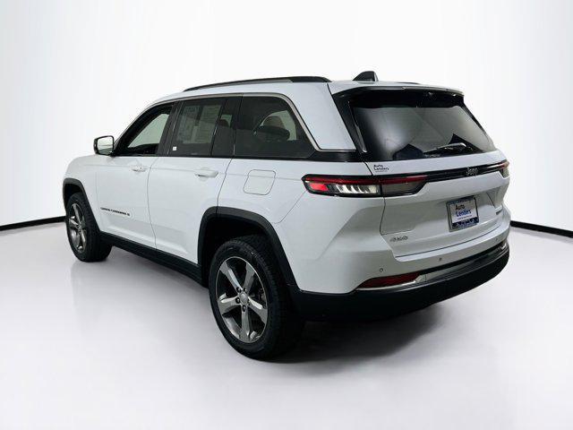 Photo of 2022 Bright White Clearcoat Jeep Grand Cherokee