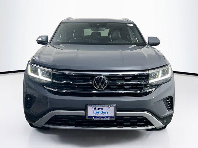 Photo of 2022 Pure Gray Volkswagen Atlas Cross Sport