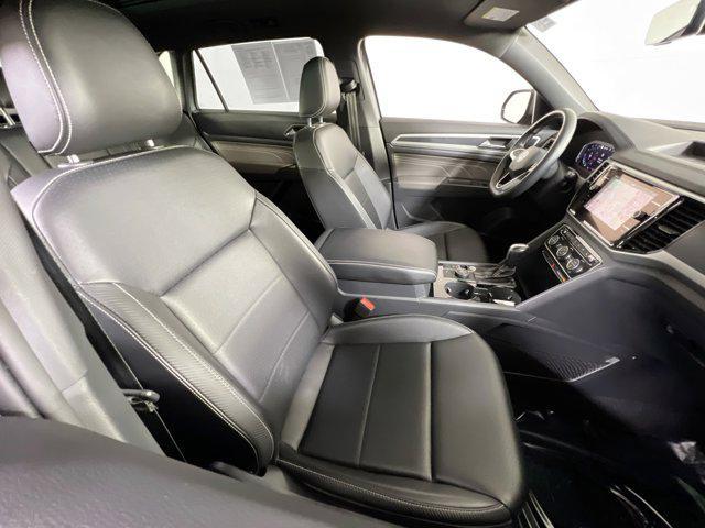 Photo of 2022 Pure Gray Volkswagen Atlas Cross Sport