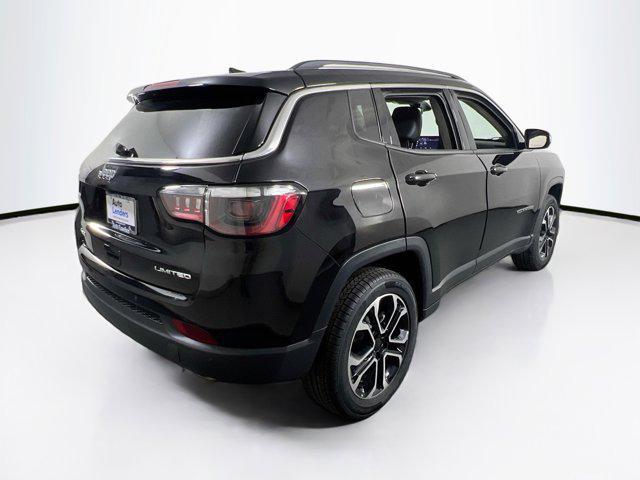 Photo of 2022 Diamond Black Crystal Pearlcoat Jeep Compass