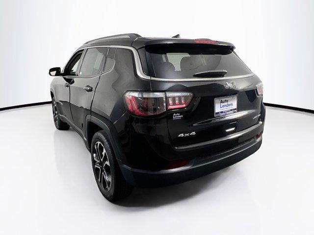 Photo of 2022 Diamond Black Crystal Pearlcoat Jeep Compass