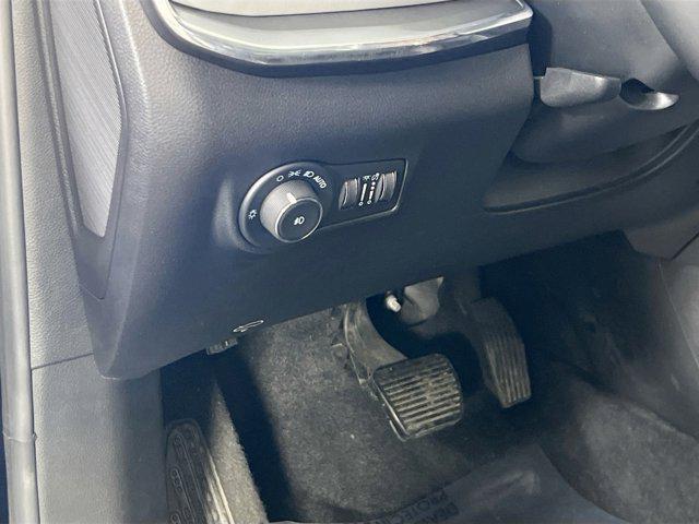 Photo of 2022 Diamond Black Crystal Pearlcoat Jeep Compass