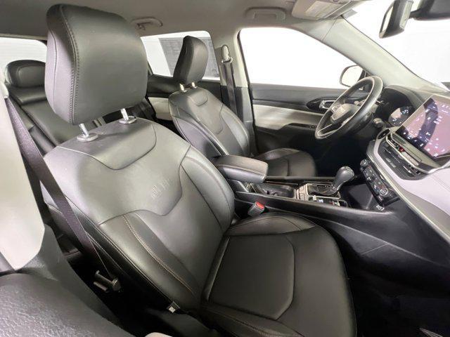 Photo of 2022 Diamond Black Crystal Pearlcoat Jeep Compass