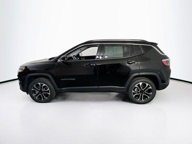 Photo of 2022 Diamond Black Crystal Pearlcoat Jeep Compass